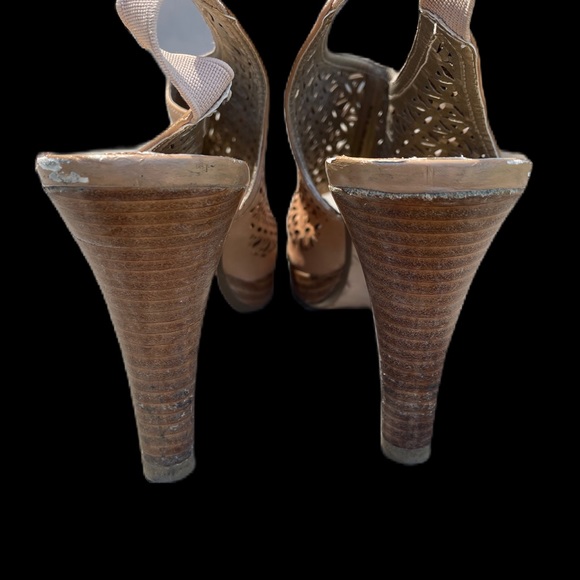 Adrienne Vittadini Laser Cut Tan Nude Slingback Open Toe Heels Size 10 M READ - Picture 4 of 13